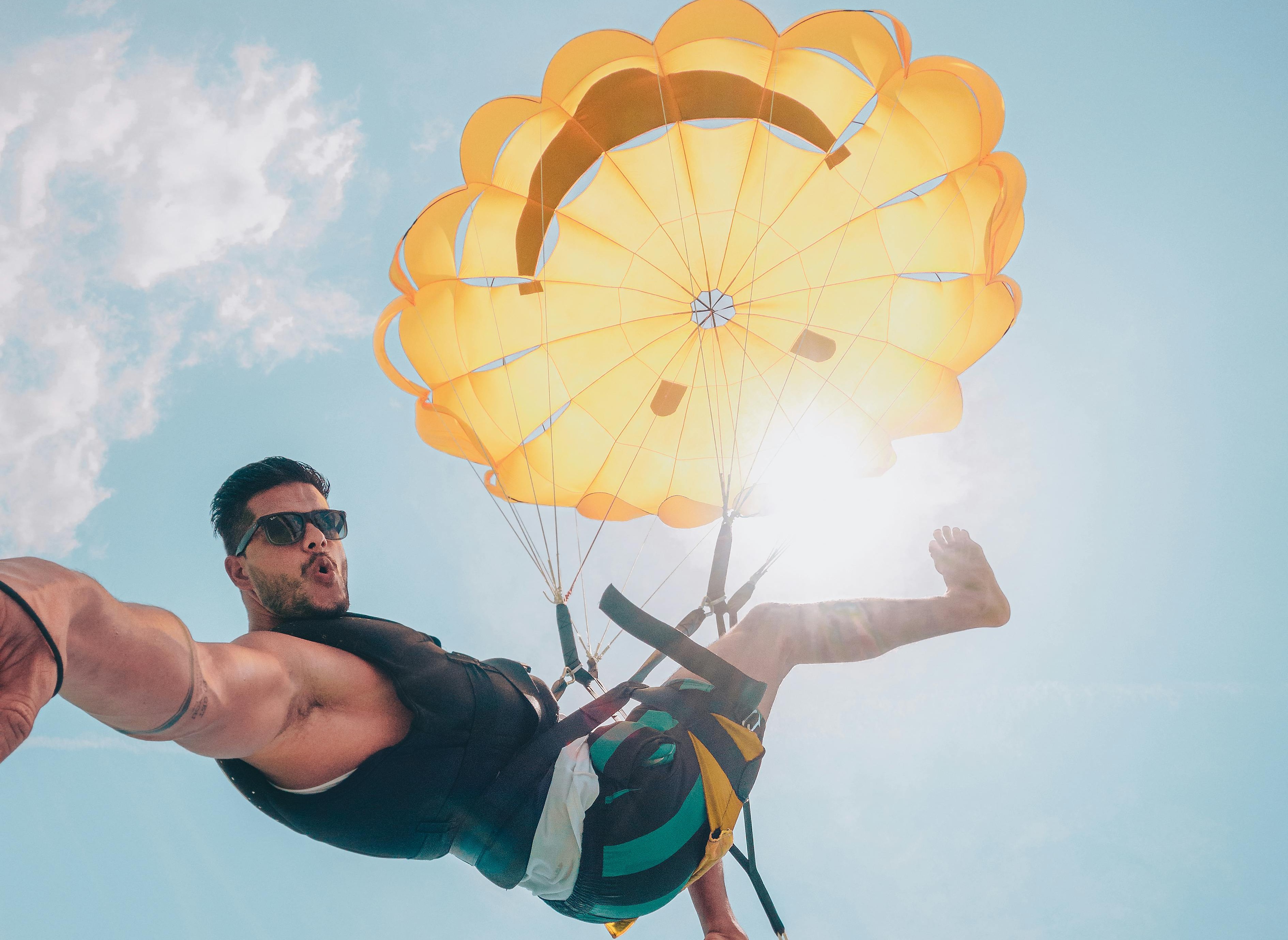 EXPERIENCES & ESCAPES